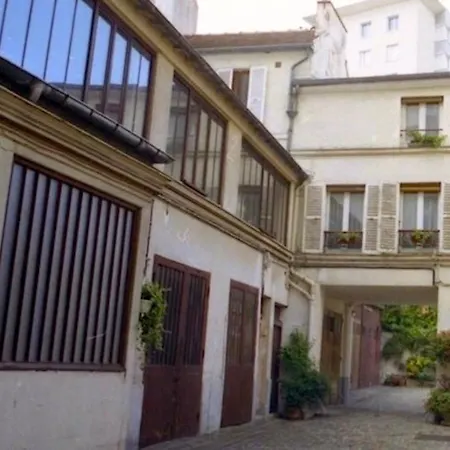 Apartment Loft Character With A View Of Court *