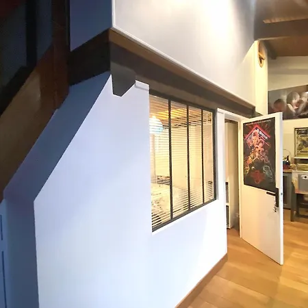 Loft Character With A View Of Court Apartment *